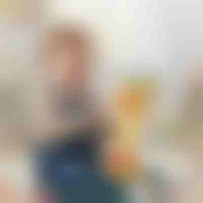 Girafe en peluche interactive | GIRADANCE